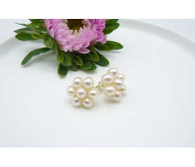 White Pearl Flower Stud Earrings
